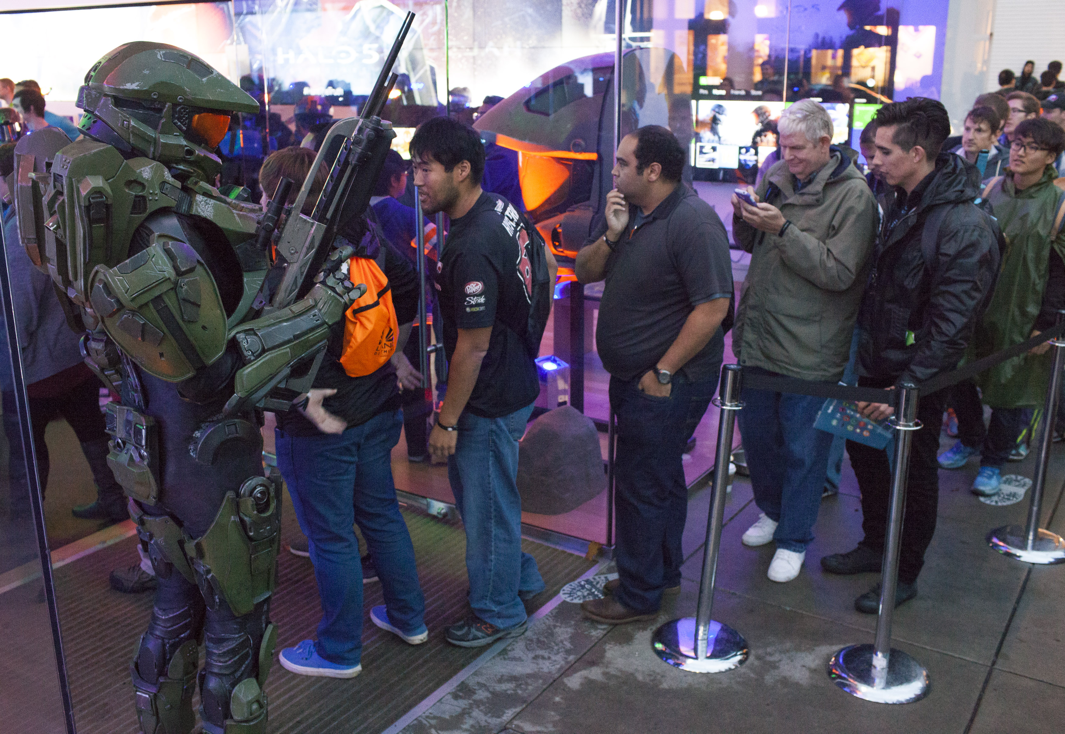 Seattle Halo 5 Launch Event showing fans in line to purchase Halo 5
