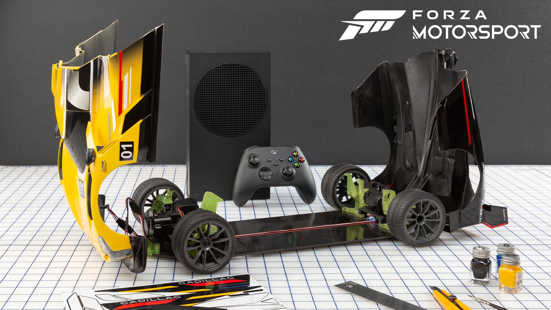 Forza Motorsport』、Xbox Series S - 1TB (ブラック) が収納された