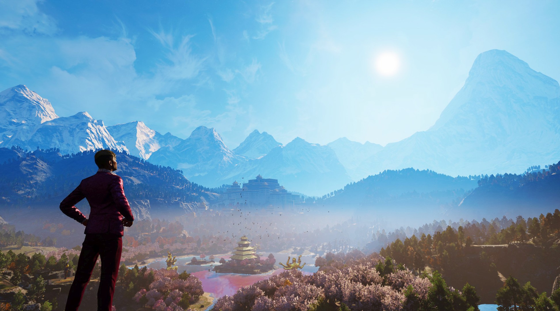Пэйган Мин стоит на фоне пейзажа Гималаев.